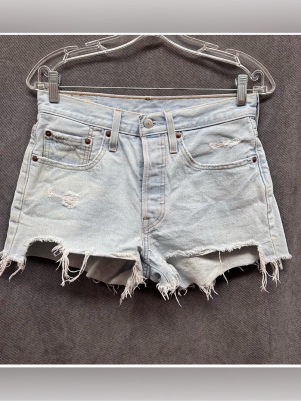 Levi’s 501 cut off jean shorts women’s 26 distressed